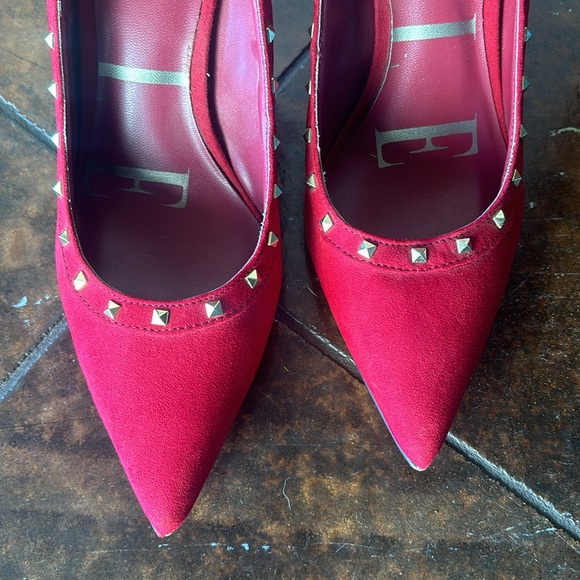 Women’s Elle brand red suede 3inch heels with gold studs. Size 8.5 worn once - Picture 4 of 6